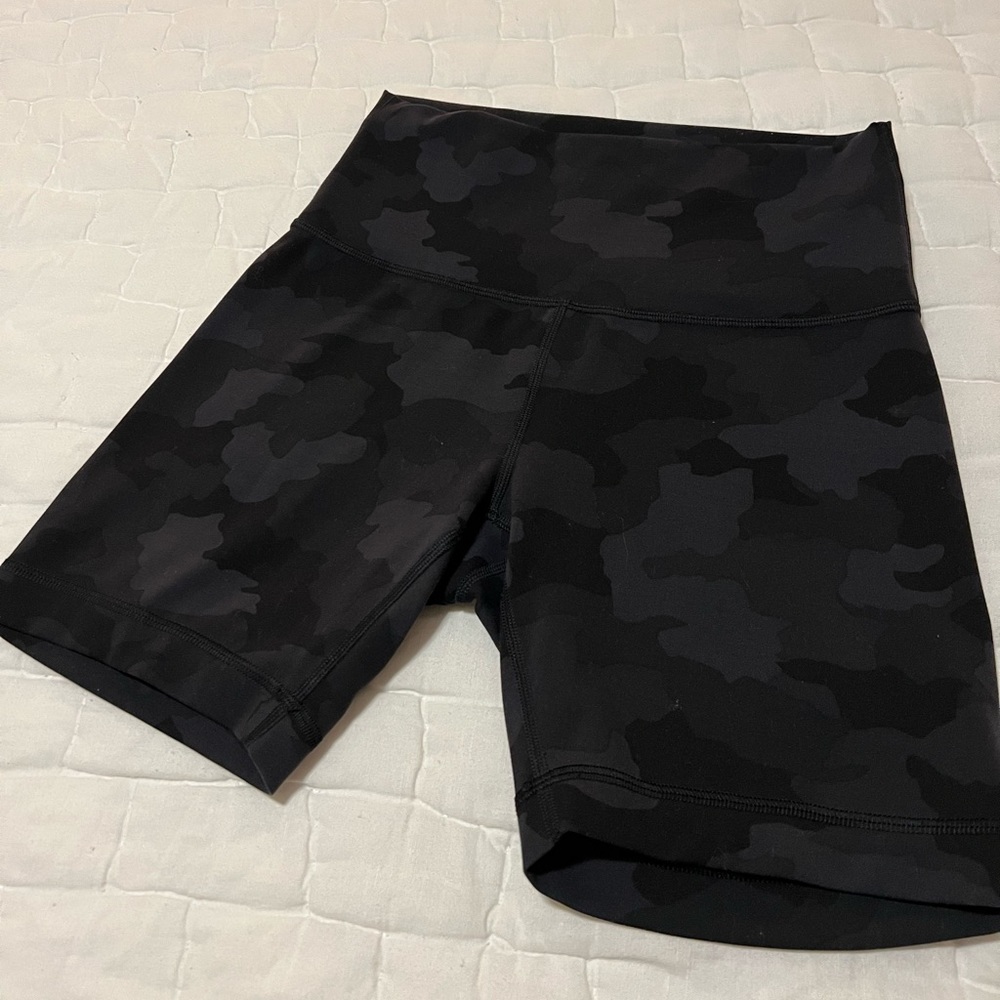 Lululemon Wunder Train shorts 6” size 6